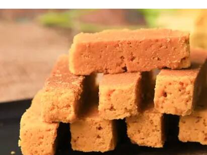 ghee mysorepak recipe procedure தீபாவளி வரப்போகுது... டேஸ்டியான நெய் மைசூர் பாக் செய்து அசத்துங்க...