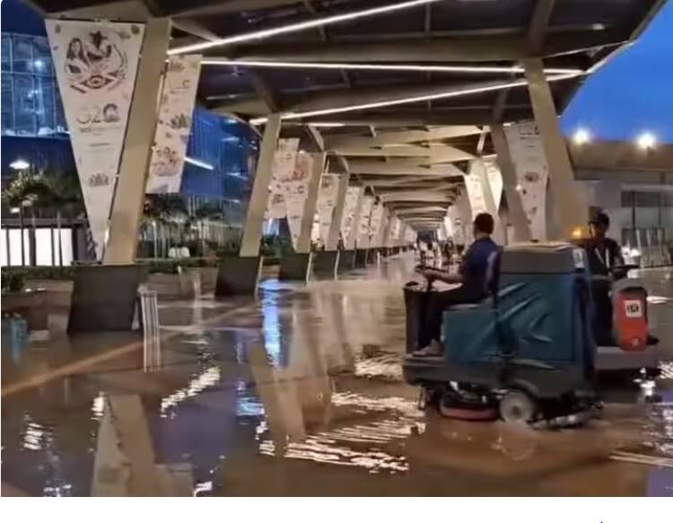 g20 summit 2023 delhi bharat mandapam flooded after rain congress jibes pm modi G20 Summit Delhi: ਦਿੱਲੀ 'ਚ ਮੀਂਹ ਕਾਰਨ ਭਰਿਆ ਭਾਰਤ ਮੰਡਪਮ, ਕਾਂਗਰਸ ਨੇ ਕਿਹਾ- ਤੈਰ ਰਿਹਾ ਹੈ ਵਿਕਾਸ