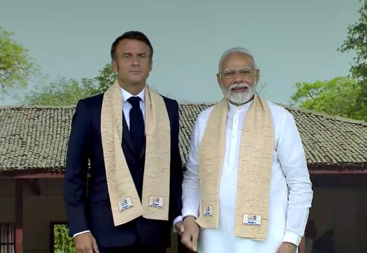 Prime minister Narendra Modi meeting with  France President Emmanuel Macron detail marathi news PM Modi-Emmanuel Macron Talks:  'भारत-फ्रान्स विकासाचे नवे विक्रम रचणार', राष्ट्राध्यक्ष इमॅन्युएल मॅक्रॉन यांच्यासोबतच्या द्विपक्षीय बैठकीमध्ये नेमकं काय झालं?