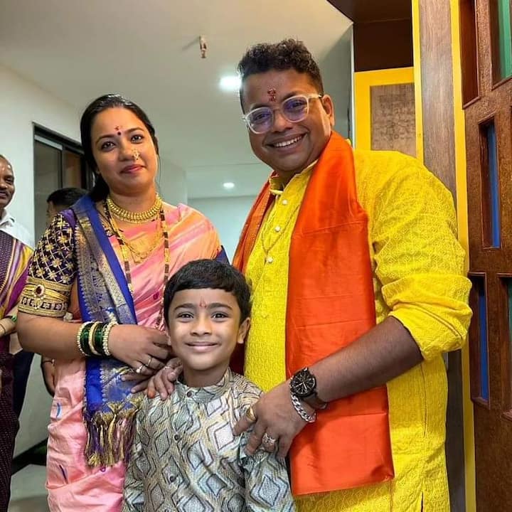 प्रसाद खांडेकरने नुकताच नव्या घरात गृहप्रवेश केला आहे.