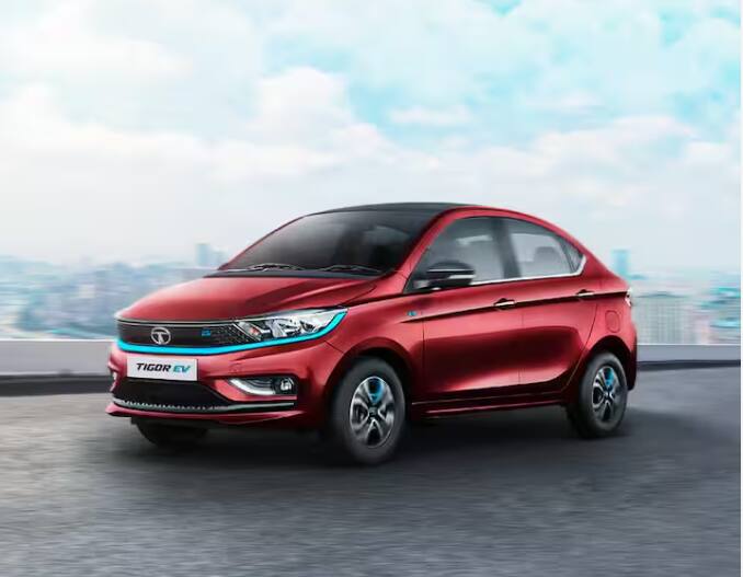 Tata Tigor EV ਨੂੰ 26 kWh ਦਾ ਬੈਟਰੀ ਪੈਕ ਮਿਲਦਾ ਹੈ, ਜੋ ਲਗਭਗ 306 ਕਿਲੋਮੀਟਰ ਦੀ ਰੇਂਜ ਪ੍ਰਦਾਨ ਕਰਦਾ ਹੈ। ਤੇਜ਼ ਚਾਰਜਰ ਤਕਨੀਕ ਨਾਲ ਲੈਸ, ਵਾਹਨ ਨੂੰ ਸਿਰਫ 65 ਮਿੰਟਾਂ ਵਿੱਚ 0% ਤੋਂ 80% ਤੱਕ ਚਾਰਜ ਕੀਤਾ ਜਾ ਸਕਦਾ ਹੈ। ਇਹ ਕਾਰ ਗਲੋਬਲ ਨਿਊ ਕਾਰ ਅਸੈਸਮੈਂਟ ਪ੍ਰੋਗਰਾਮ (GNCAP) ਤੋਂ 4 ਸਟਾਰ ਰੇਟਿੰਗ ਦੇ ਨਾਲ ਆਉਂਦੀ ਹੈ। ਇਸ ਦੀ ਕੀਮਤ 10 ਲੱਖ ਤੋਂ 12 ਲੱਖ ਰੁਪਏ ਦੇ ਵਿਚਕਾਰ ਹੈ।