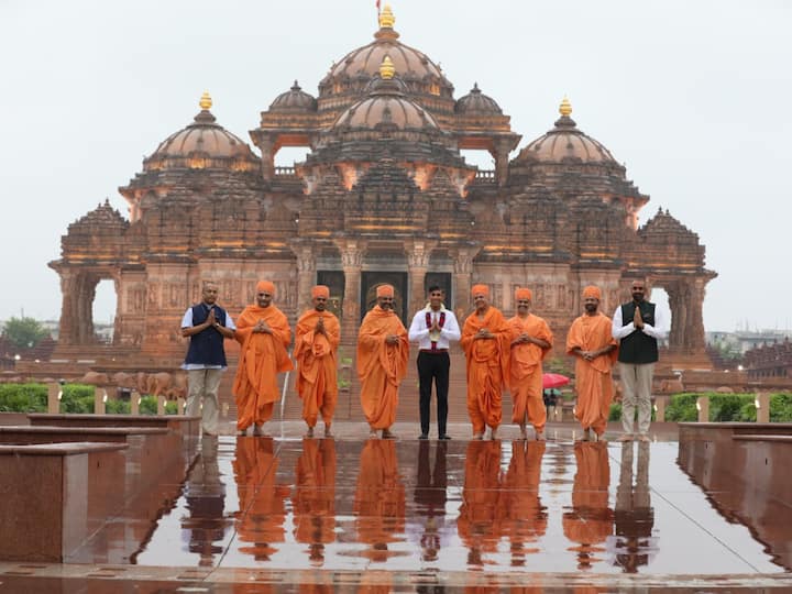United Kingdom Prime Minister Rishi Sunak on Sunday visited Delhi's Akshardham temple amid heightened security measures by the Delhi Police. (Photo: Akshardham Temple)