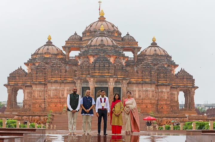 G20 Summit Delhi : ब्रिटनचे पंतप्रधान ऋषी सुनक यांनी जी-२० परिषदेच्या निमित्ताने सकाळी अक्षरधाम मंदिराला भेट दिली.