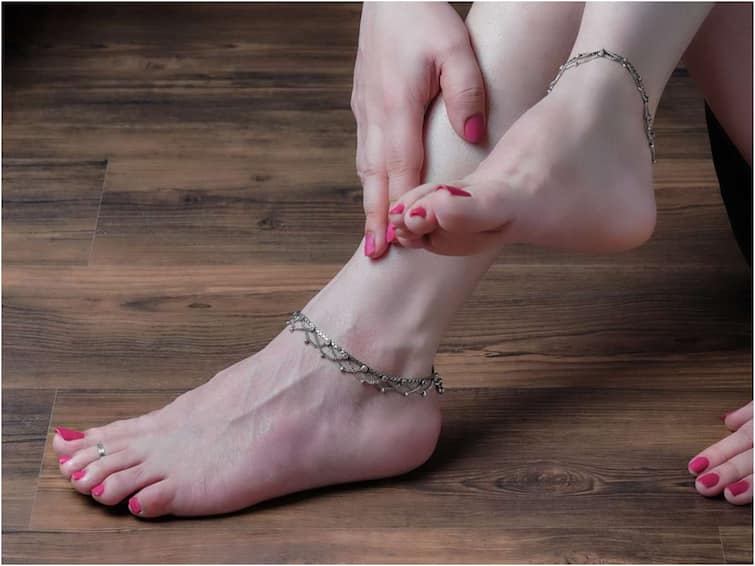 Silver Anklets: If girls wear silver anklets all those pains will disappear