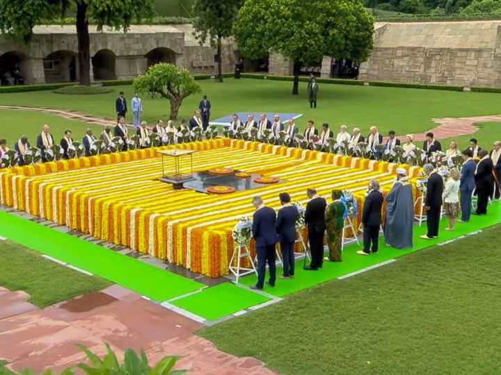 पीएम मोदी और जी20 में शामिल होने दिल्ली पहुंचे दुनिया भर के नेता महात्मा गांधी को श्रद्धांजलि देने राजघाट पहुंचे. विश्व स्वास्थ्य संगठन (WHO) के महानिदेशक टेड्रोस एडनोम सबसे पहले महात्मा गांधी को श्रद्धांजलि देने और पुष्पांजलि अर्पित करने के लिए राजघाट पहुंचे.