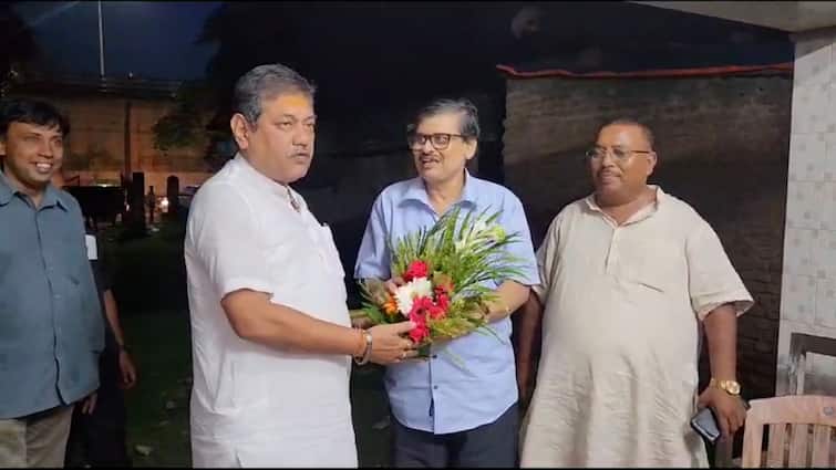 CPM Party Office At Andal Gets Opened In The Presence Of TMC District President In A Form Of Courteous Gesture Paschim Bardhaman: সৌজন্যের রাজনীতি, অন্ডালে সিপিএম পার্টি অফিস খোলালেন তৃণমূল জেলা সভাপতি