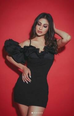 Mouni Roy: ਮੌਨੀ ਰਾਏ ਨੇ ਬਲੈਕ ਟਾਈਟ ਫਿੱਟ ਡਰੈੱਸ ਪਾ ਕੇ ਸ਼ੇਅਰ ਕੀਤਾ ਬੇਹੱਦ ਬੋਲਡ ਅਵਤਾਰ, ਤਸਵੀਰਾਂ ਦੇਖ ਉੱਡ ਗਏ ਫੈਨਜ਼ ਦੇ ਹੋਸ਼