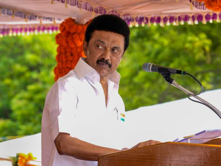 Tamil Nadu CM MK Stalin her sister targets bjp rss on Bharat name issue after udayanidhi big controversial statement on sanatana dharma सनातन धर्म पर घिरे एमके स्टालिन ने भारत नाम के विवाद पर कहा- 'इंडिया, इंडिया ही रहेगा'