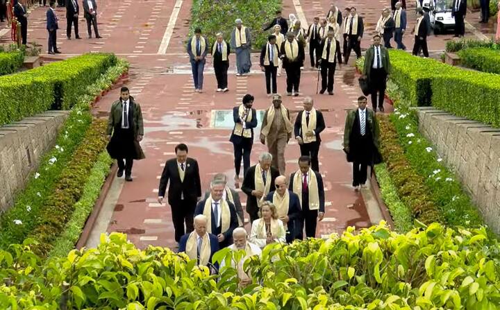 ব্রিটেনের প্রধানমন্ত্রী ঋষি সুনক, তুরস্কের প্রেসিডেন্ট রিচেপ তইপ আর্দোয়ান,  বাংলাদেশের প্রধানমন্ত্রী শেখ হাসিনা, রাষ্ট্রপুঞ্জের মহাসচিব অ্যান্টনিও গুতারেস, বিশ্বব্যাঙ্কের প্রেসিডেন্ট অজয় বাঙ্গা, WHO প্রধান টেড্রস অ্যাডানমও এদিন সম্মান জানান রাজঘাটে।