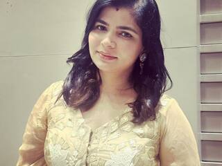 Singer chinmayi celebrating her birthday celebrity and fans wish HBD chinmayi: ஒரு தெய்வம் தந்த பூவே தேன் குரல் தேவதை பாடகி சின்மயி பிறந்தநாள் இன்று..!