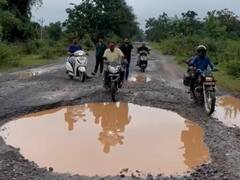 नक्सल प्रभावित जिलों की सड़कों का बुरा हाल, करोड़ों रुपये की लागत से बनी सड़कें चढ़ी भ्रष्टाचार की भेंट