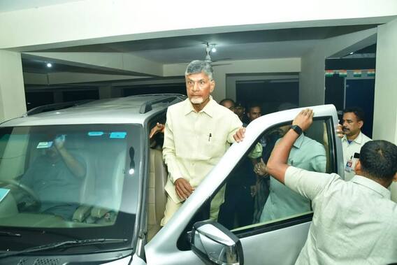 Chandrababu Naidu Arrest | చంద్రబాబు అరెస్ట్ పై నిరసన వ్యక్తం చేస్తున్న టీడీపీ నేతలు | DNN | ABP