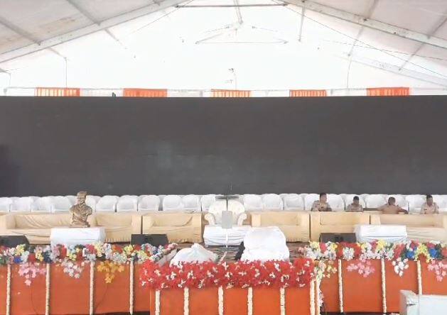 उद्धव ठाकरे यांच्या हस्ते छत्रपती शिवाजी महाराज आणि सरदार वल्लभभाई पटेल यांच्या पुतळा अनावरणाचा कार्यक्रम होणार आहे.