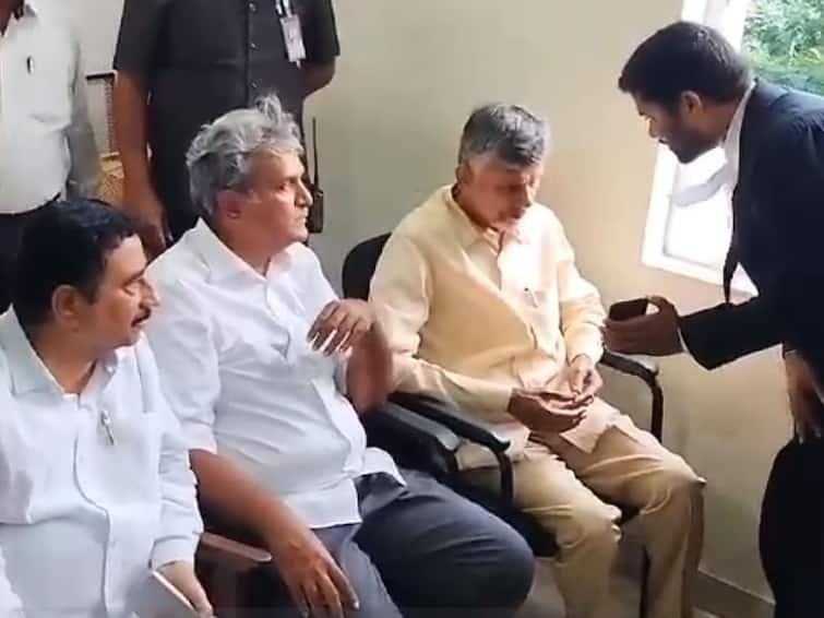 Kesineni Nani Meet Chandrababu Naidu At Vijayawada ACB Court, Suspense Continues Over Chandrababu Case Vijayawada ACB Court: బెయిలా? జైలా! మరికాసేపట్లో చంద్రబాబు అరెస్ట్ కేసులో తీర్పు