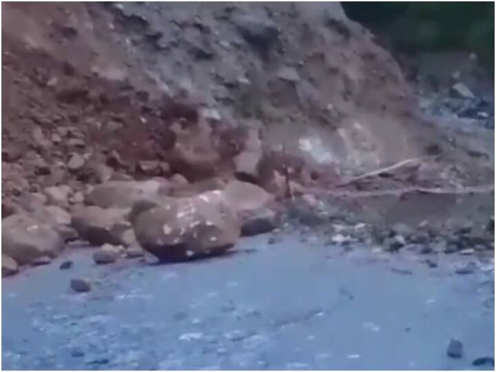Badrinath National Highway closed due to debris on road near Pagalnala due to heavy rains Uttarakhand: भारी बारिश के कारण पागलनाला के पास सड़क पर आया मलबा, बंद हुआ बद्रीनाथ राष्ट्रीय राजमार्ग