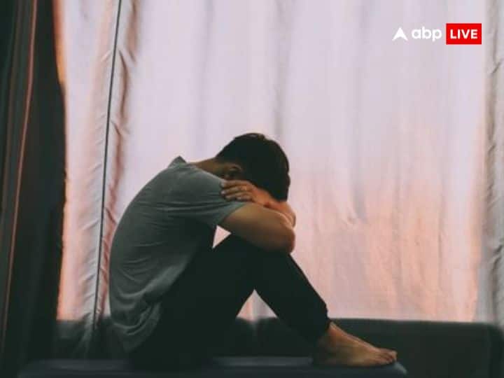 ज्योतिष शास्त्र के मुताबिक आपके जीवन में कितना भी बड़ा संकट आ जाए या आपको बहुत ही ज्यादा कष्ट का सामना करना पड़े फिर भी ये 3 चाजें कभी भी नहीं बेचनी चाहिए.