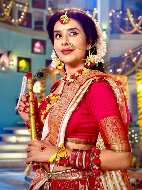 राधा बन चारु असोपा ने नटखट कान्हा को किया याद