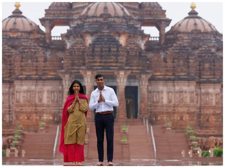G20 Summit 2023 Delhi United Kingdom PM Rishi Sunak and his wife Akshata Murthy Akshardham temple visit and worship अक्षरधाम मंदिर में ऋषि सुनक को मिला खास गिफ्ट, पत्नी अक्षता मूर्ति संग ऐसे की पूजा