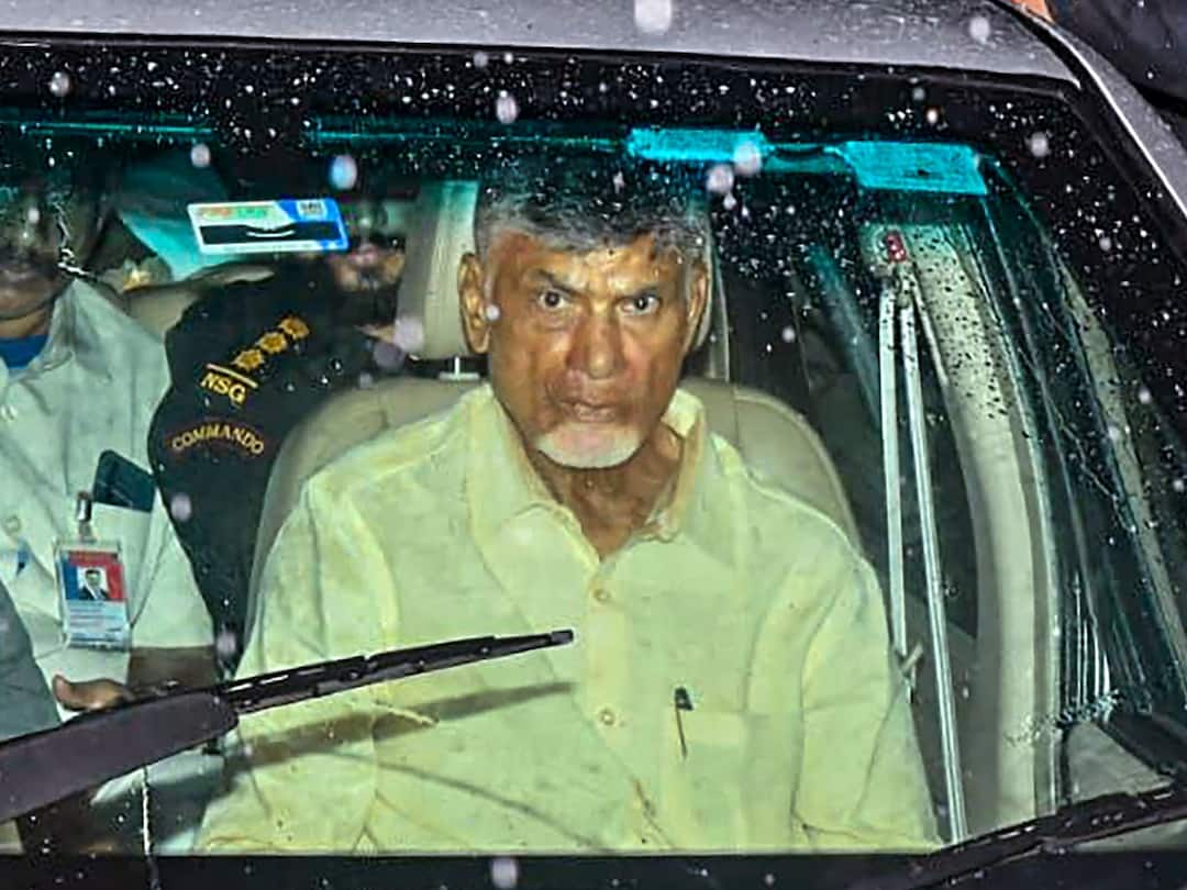 ఆ బ్లాక్లోకి వెళ్లాలంటే చంద్రబాబు అనుమతి తప్పనిసరి ! బ్లాక్ మొత్తం సీసీ కెమెరాలున్నాయన్న ఏఏజీ పొన్నవోలు Any person enter that block, should permission from chandrababu ఆ బ్లాక్లోకి వెళ్లాలంటే చంద్రబాబు అనుమతి తప్పనిసరి ! బ్లాక్ మొత్తం సీసీ కెమెరాలున్నాయన్న ఏఏజీ పొన్నవోలు