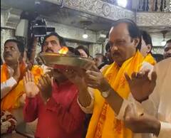 Ajit Pawar : ढोल ताशा अन् जल्लोषात अजित पवार दगडूशेठ गणपती चरणी लीन