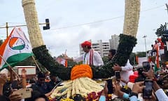 Ajit Pawar : आधी बारामती, आता पुणे; भला मोठा हार, फुले पगडी अन् शेकडो कार्यकर्ते, पुण्यात अजित पवारांचं जोरदार शक्तिप्रदर्शन