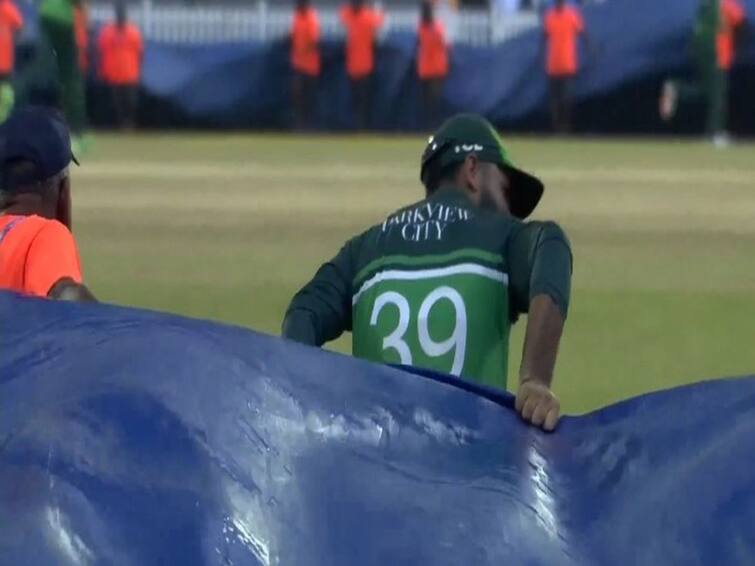IND vs PAK: Fakhar Zaman Helps Ground Staff Put Covers During Rain In Colombo, Video Viral IND vs PAK: Fakhar Zaman Helps Ground Staff Put Covers During Rain In Colombo, Video Viral