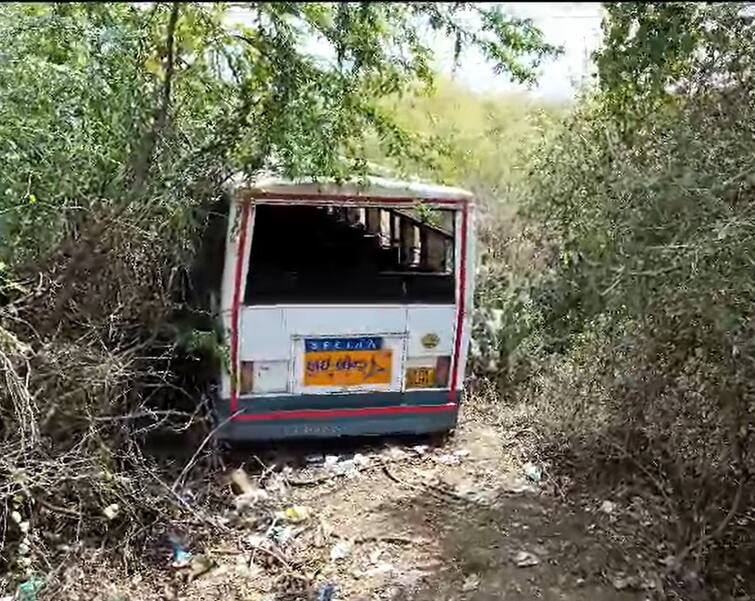 ST bus accident on Amreli Dhari highway, 15 people injured Accident: અમરેલી ધારી હાઇવે પર એસટી બસનો અકસ્માત,15 લોકો ઇજાગ્રસ્ત