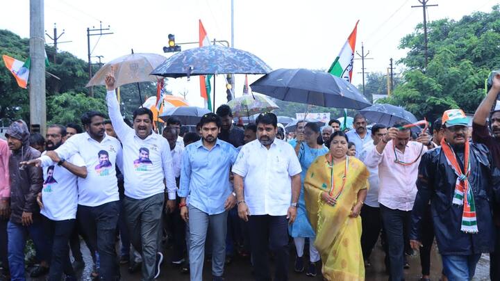 पुढील पिढीच्या भविष्यासाठी परिवर्तनाच्या लढाईला सज्ज होऊ या, असे आवाहन त्यांनी केले.