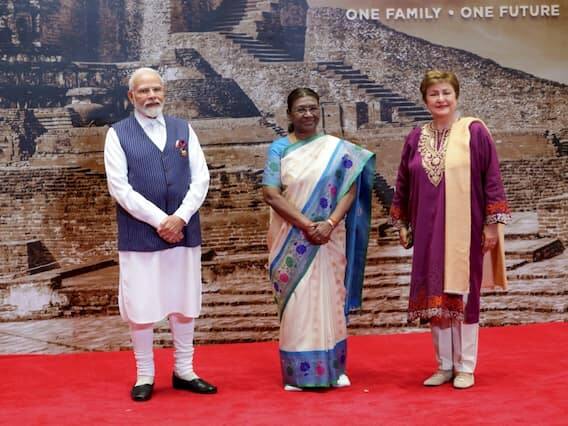 ઇન્ટરનેશનલ મોનેટરી ફંડ (IMF)ના એમડી ક્રિસ્ટાલિના જ્યોર્જીએવા ડિનર ઇવેન્ટમાં ભારતીય પોશાક સૂટ-સલવારમાં જોવા મળી હતી.