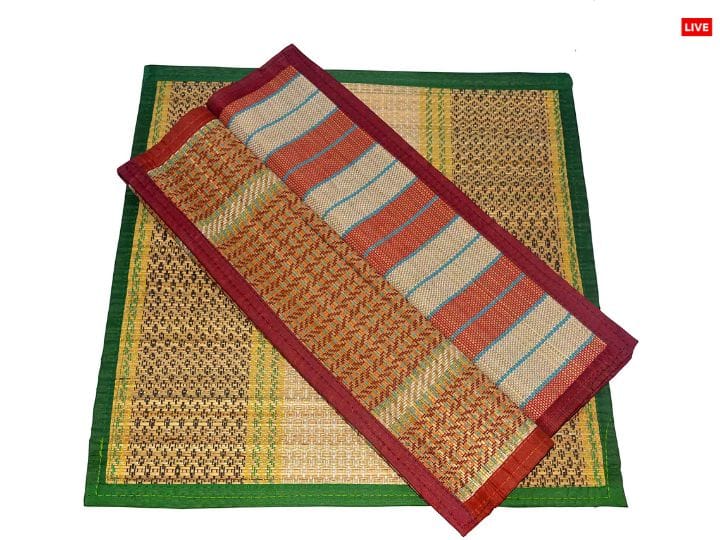 महाभारत के प्रसंग के अनुसार, जब गरुड़ देव स्वर्ग से अमृत कलश लेकर आए तो उन्होंने वह कलश थोड़ी देर के लिए कुशा पर रख दिया. कुशा पर अमृत कलश रखे जाने से कुशा को पवित्र माना जाने लगा.