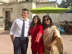 लंदन के कॉलेज से सौरव गांगुली की बेटी ने ली ग्रेजुएशन की डिग्री, खास मौके पर मौजूद रहे माता-पिता, देखें तस्वीरें
