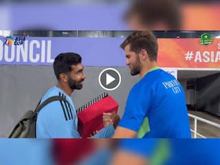 Video : पाकिस्तानच्या शाहीन आफ्रिदीने भारतीयांची मनं जिंकली, ज्युनिअर बुमराहला दिलं गिफ्ट