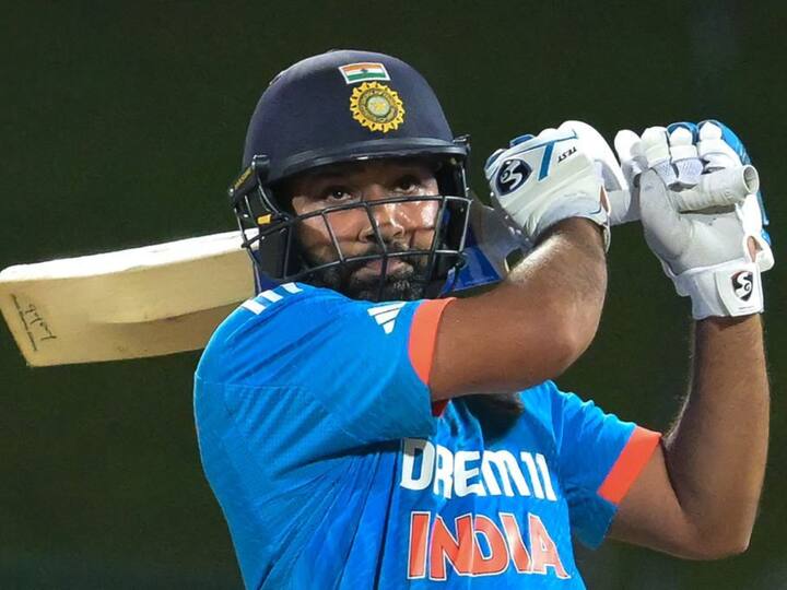Rohit Sharma needs 93 runs more to complete 18000 runs in International cricket ind vs nz world cup 2023 marathi news Rohit Sharma : 'हिटमॅन' नवा विक्रम रचण्यासाठी सज्ज! न्यूझीलंड विरुद्धच्या सामन्यात करणार 'कमाल'