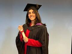 लंदन के कॉलेज से सौरव गांगुली की बेटी ने ली ग्रेजुएशन की डिग्री, खास मौके पर मौजूद रहे माता-पिता, देखें तस्वीरें