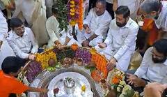 Pune News : आनंद दिघेंची परंपरा मुख्यमंत्र्यांनी सुरु ठेवली; मुख्यमंत्री एकनाथ शिंदेंनी केला भिमाशंकर मंदिरात अभिषेक