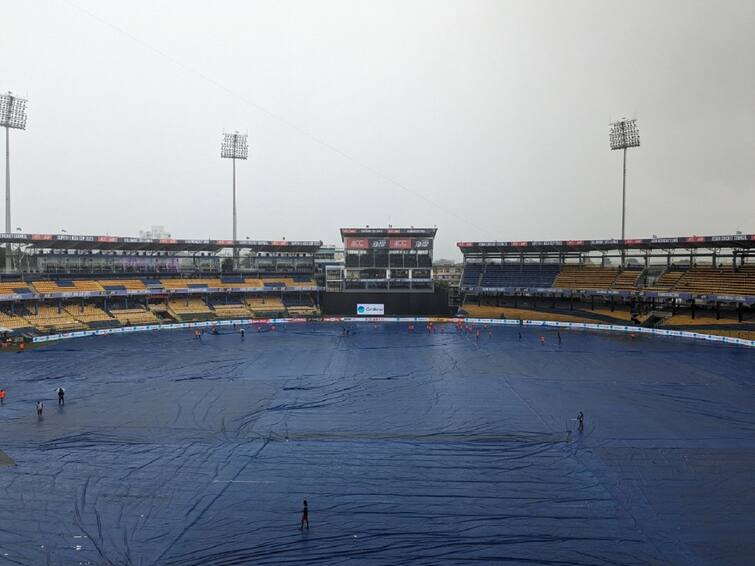 IND vs PAK Weather Live: मैच शुरू होने से पहले हुई तेज बारिश, पूरा मैदान कवर से ढका गया