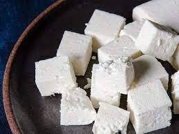 রোজের সাধারণ পোলাওয় যোগ করুন পনির। খেতে বেশ লাগবে।