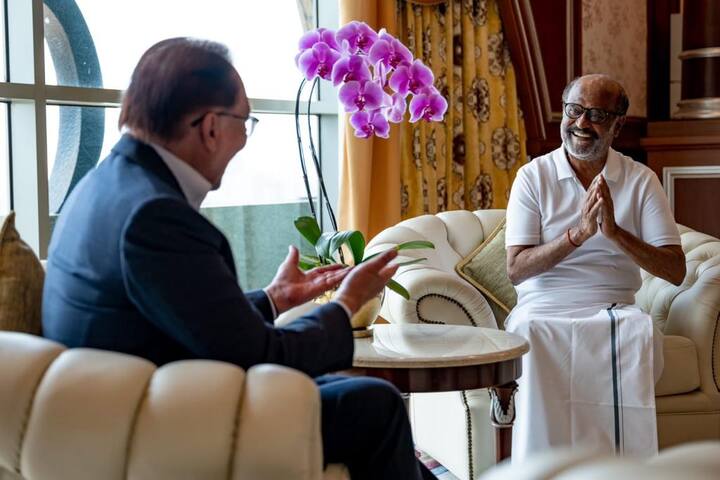 மலேசிய பிரதமர் அன்வர் இப்ராஹிமை நேரில் சந்தித்து பேசியுள்ளார்.