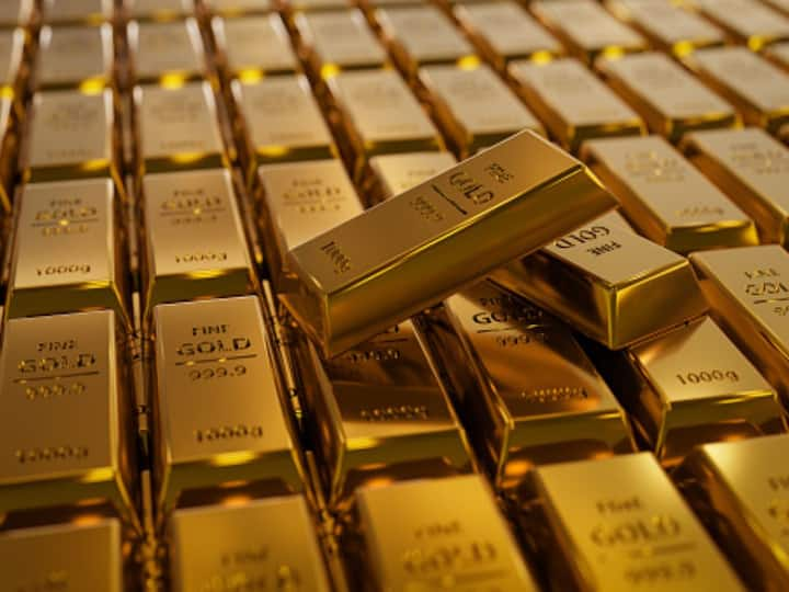 Sovereign Gold Bond Scheme: 11 सप्टेंबर ते 15 सप्टेंबर दरम्यान रिझर्व्ह बँक स्वस्तात सोनं खरेदी करण्याची सुवर्णसंधी देत आहे. सॉवरेन गोल्ड बॉन्ड योजनेअंतर्गत स्वस्तात सोनं खरेदी करता येतं.