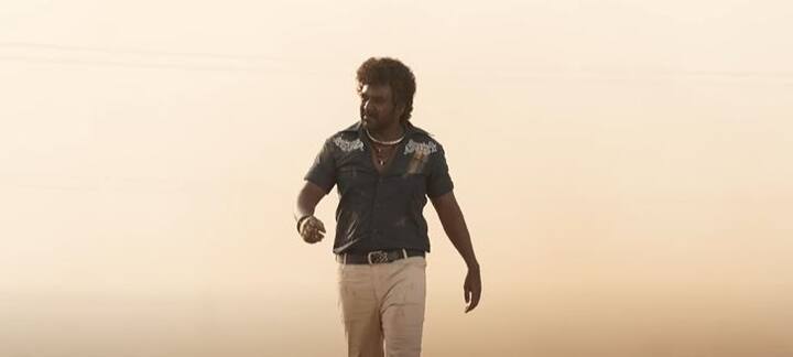 ராகாவா லாரன்ஸின் கதாபாத்திரத்தில் புஷ்பா சாயல் தெரிகிறது. அரசாங்கத்தை எதிர்த்து ஜில்லாவை கலக்கும் பேட் பாய் ஹீரோக்களை கொண்ட படங்களின் வரிசையில் கார்த்திக் சுப்புராஜின் இப்படம் இடம் பெறுகிறது.