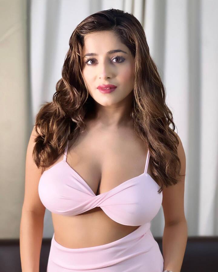 કેટ શર્માના આ હોટ અંદાજે ચાહકોને દિવાના બનાવી દિધા છે.