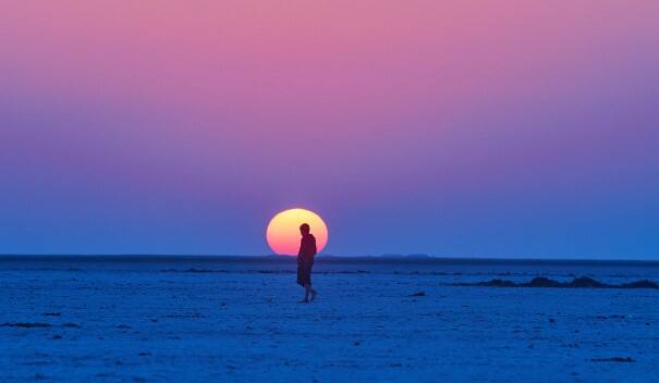 चांदण्या रात्री या ठिकाणचं सौंदर्य बघण्यासारखं असतं.