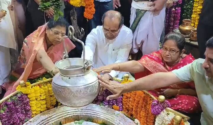 यावेळी कुटुंबातील काही सदस्य देखील उपस्थित होते.