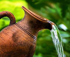Clay Pot Water Benefit: মাটির পাত্রে জল খাওয়া কি ভাল?