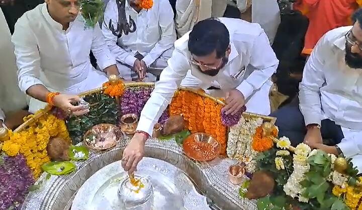 मुख्यमंत्री एकनाथ शिंदे यांनी श्रावण महिन्यातील शेवटच्या सोमवारनिमित्तानं  पुणे जिल्ह्यातल्या भीमाशंकर मंदिरात दर्शन घेतलं.