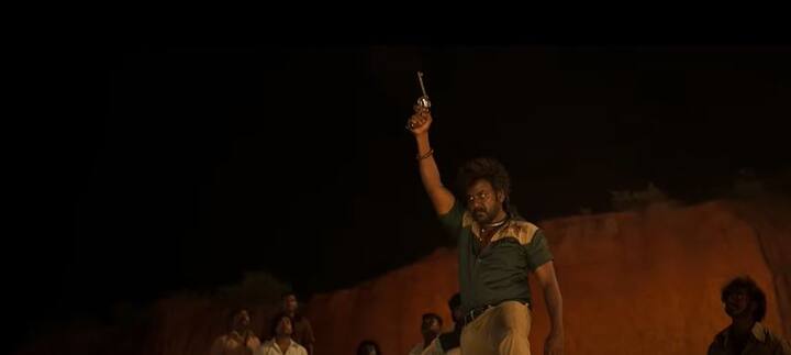 இப்படத்திற்கு சந்தோஷ் நாராயணன் இசையமைத்துள்ளார். இதன் பின்னணி இசை கதையோடு பொருந்துகிறது. ஆனால், முதலில் வரும் ஆங்கிலப்பாடல்தான் சற்று செயற்கையாக உள்ளது.