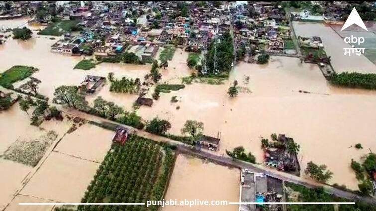 Various gurdwara committees have donated 12 lakh 75 thousand rupees to the Shiromani Committee for the flood victims Amritsar News: ਵੱਖ-ਵੱਖ ਗੁਰਦੁਆਰਾ ਕਮੇਟੀਆਂ ਵੱਲੋਂ ਹੜ੍ਹ ਪੀੜਤਾਂ ਲਈ SGPC ਨੂੰ 12 ਲੱਖ 75 ਹਜ਼ਾਰ ਰੁਪਏ ਭੇਟ