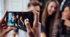 Photos: 200MP સેન્સર વાળા 5 ધાંસૂ કેમેરા ફોન, જે તમને ફોટોગ્રાફી કે રીલ્સ માટે કરશે મદદ, જાણો કિંમત ને ફિચર્સ..........