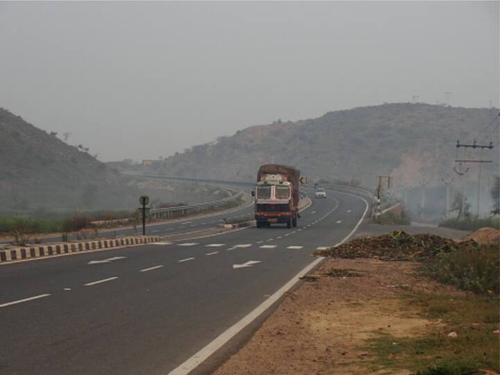 Tamil Nadu Road Accident 7 Dead 10 Injured After Speeding Lorry Hits Tourist Van In Tirupattur 7 Dead, 10 Injured After Speeding Lorry Hits Tourist Van In Tamil Nadu's Tirupattur