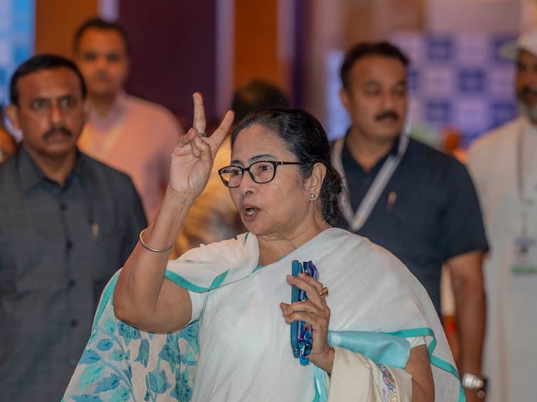 West Bengal Cabinet Reshuffle Indranil Sen Tourism Minister Babul Supriyo Arup Rai Mamata Banerjee Bengal Cabinet Reshuffle: Indranil Sen Made Tourism Minister, Babul Supriyo Gets Renewable Energy